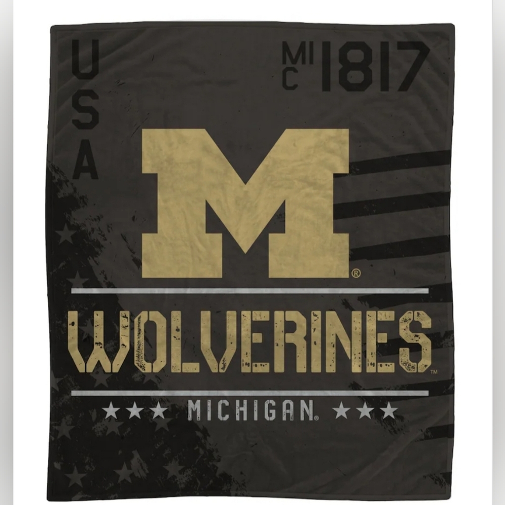 Fleece Blanket Michigan Wolverines 50'' x 60'' Camo Flannel NWT